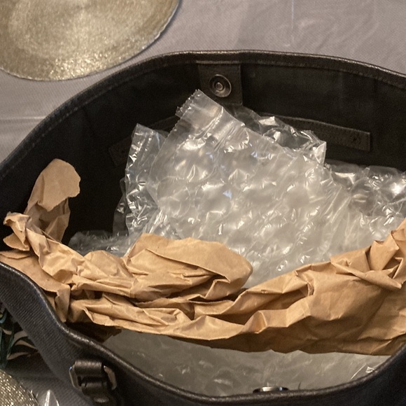 Authentic Preowned Brown Gucci tote comes with certificate of authenticity - Picture 7 of 8